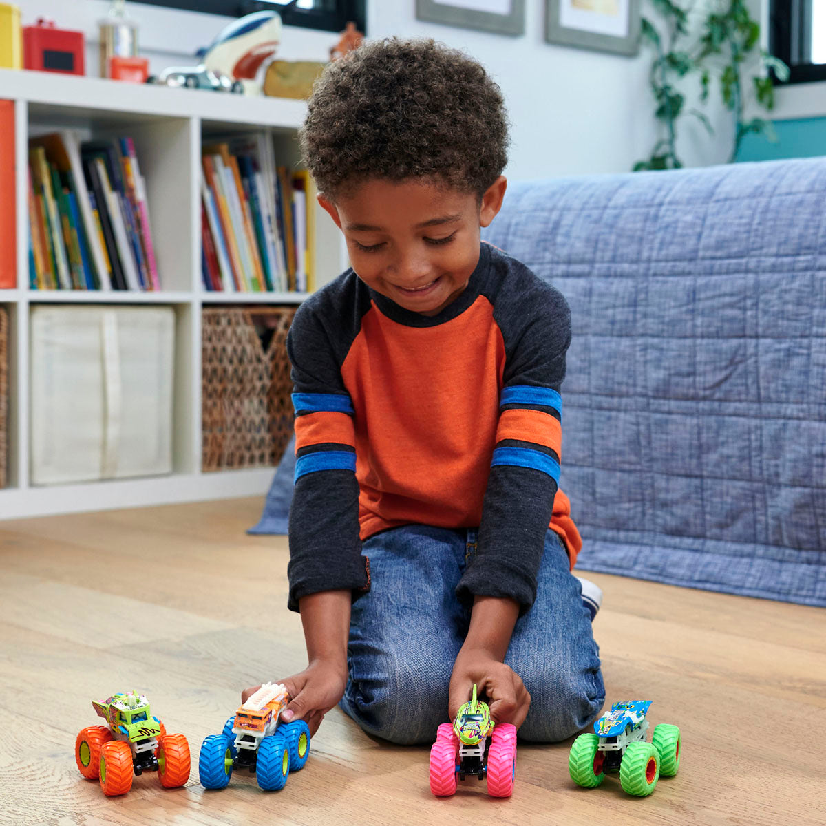 Hot Wheels Monster Trucks Glow in the Dark -  Scorpedo Vehicle