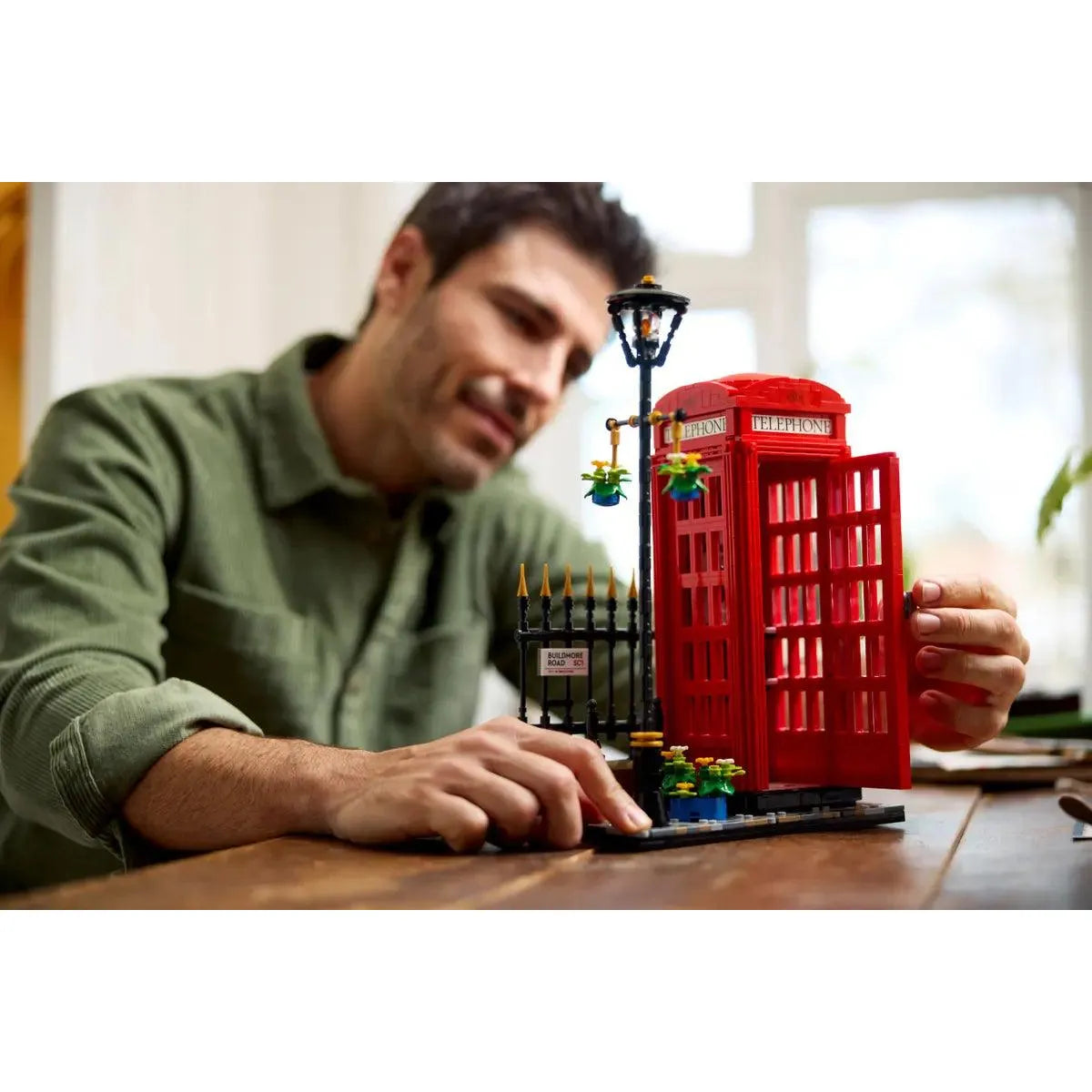 LEGO 21347 Ideas Red London Telephone Box Model , London Phone Booth and Cell Phone Holder for Build