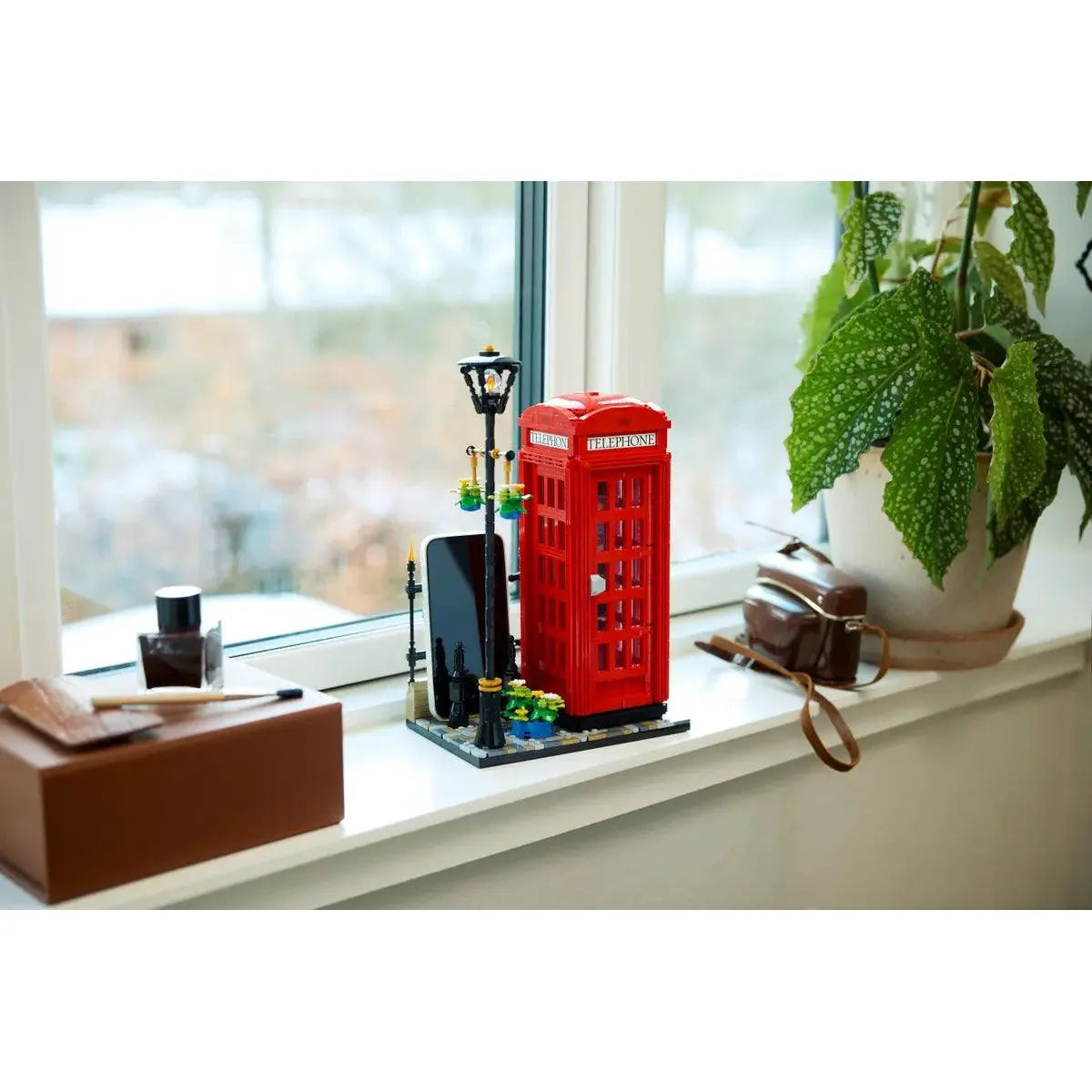 LEGO 21347 Ideas Red London Telephone Box Model , London Phone Booth and Cell Phone Holder for Build