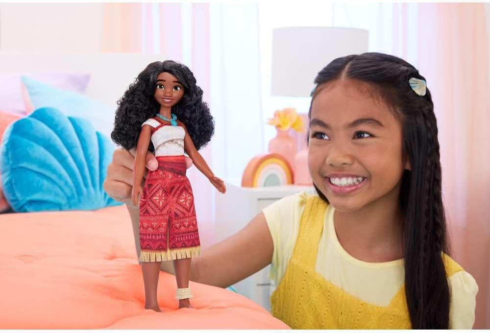 Mattel Disney Moana 2 Moana Fashion Doll with 2 Accessories, Removable Outfit with Necklace & Anklet, Inspired by The Movie