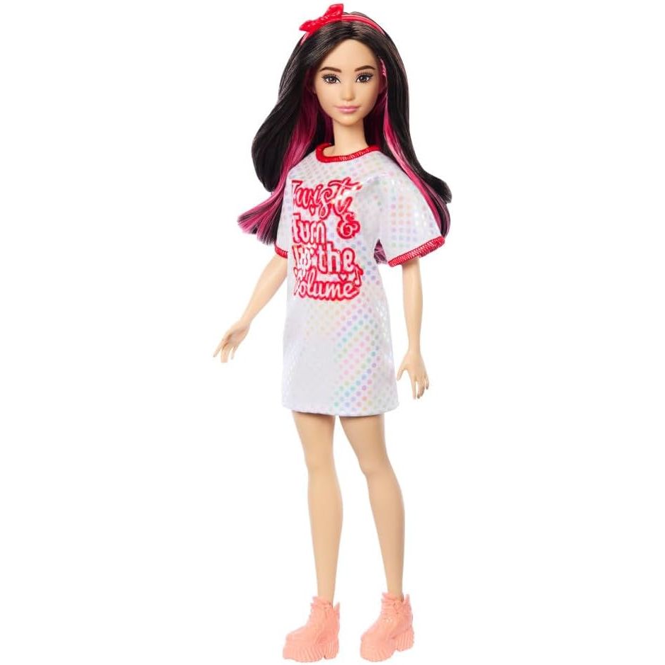 دمية Barbie Fashionistas رقم 214، ذات شعر أسود مموج مع فستان Twist 'n' Turn وإكسسوارات، دمية عصرية قابلة للتجميع للذكرى الخامسة والستين