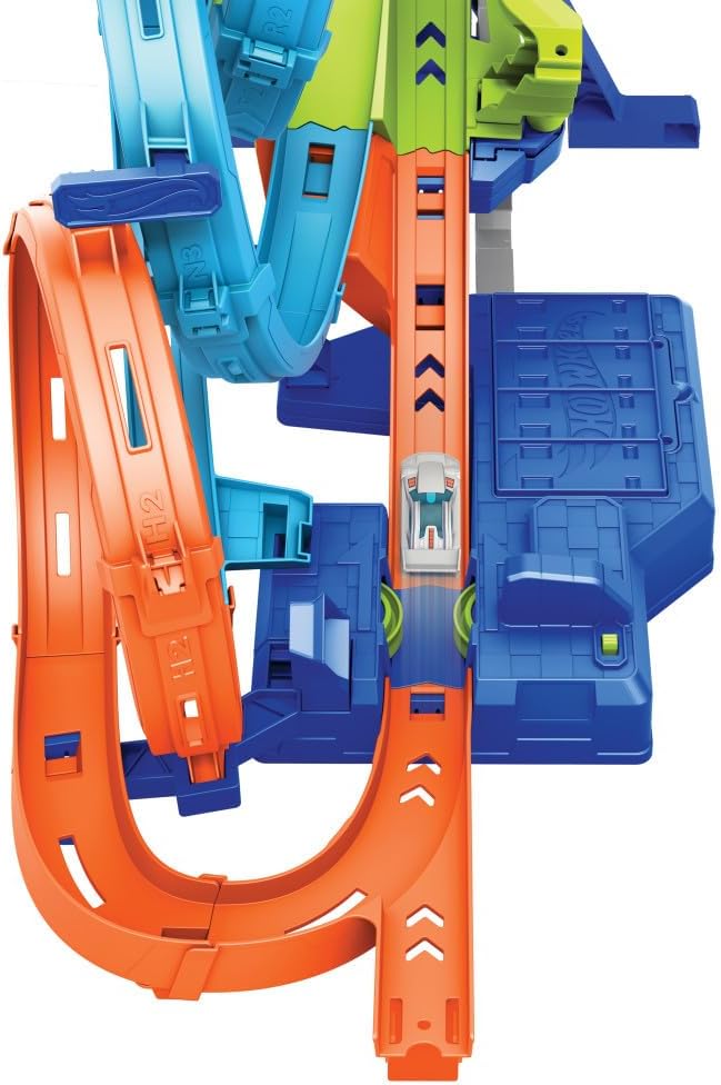 مجموعة مسار هوت ويلز أكشن كراش آوت رباعي الحلقات مع معزز آلي وسيارة لعبة بمقياس 1:64