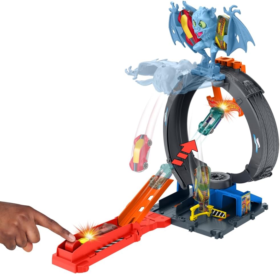 مجموعة مسار سيارة لعبة مدينة هوت ويلز ليتس ريس من نيتفليكس، هجوم الخفاش مع حلقات قابلة للتعديل وبادئ تشغيل، سيارة لعبة بمقياس 1:64