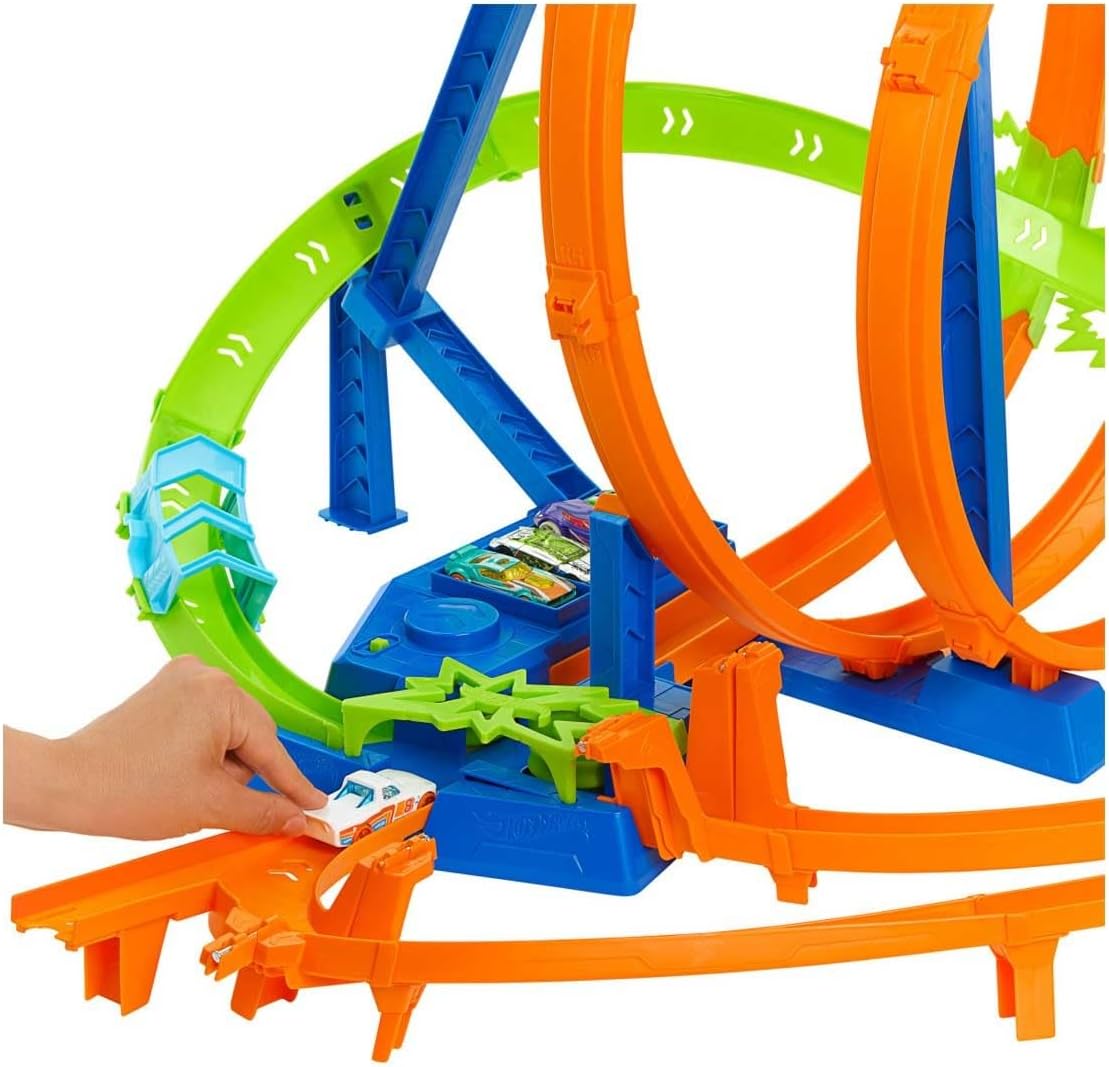 Hot Wheels Track Set, Epic Crash Dash with 5 Crash Zones, Motorized Booster and 1 Hot Wheels 1:64 Scale Toy Car, Easy Storage