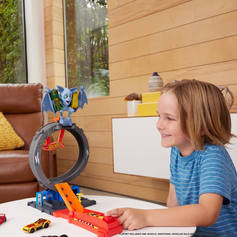 مجموعة مسار سيارة لعبة مدينة هوت ويلز ليتس ريس من نيتفليكس، هجوم الخفاش مع حلقات قابلة للتعديل وبادئ تشغيل، سيارة لعبة بمقياس 1:64