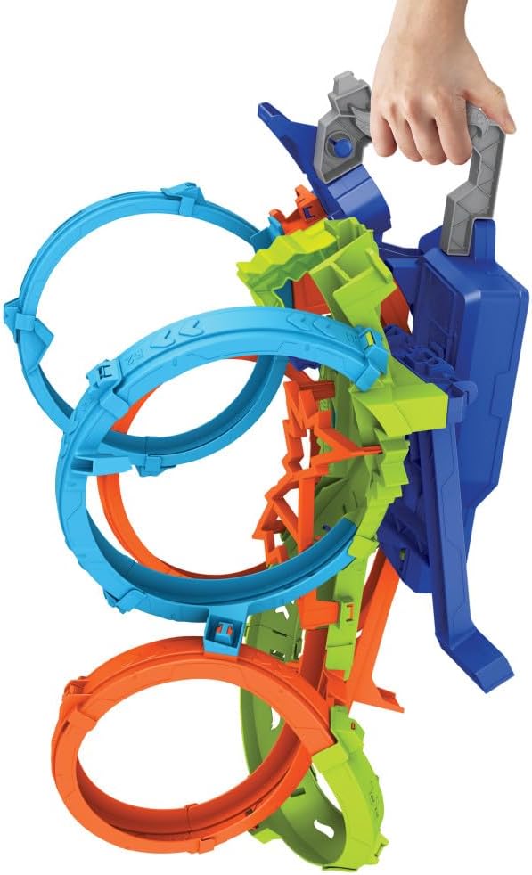 مجموعة مسار هوت ويلز أكشن كراش آوت رباعي الحلقات مع معزز آلي وسيارة لعبة بمقياس 1:64