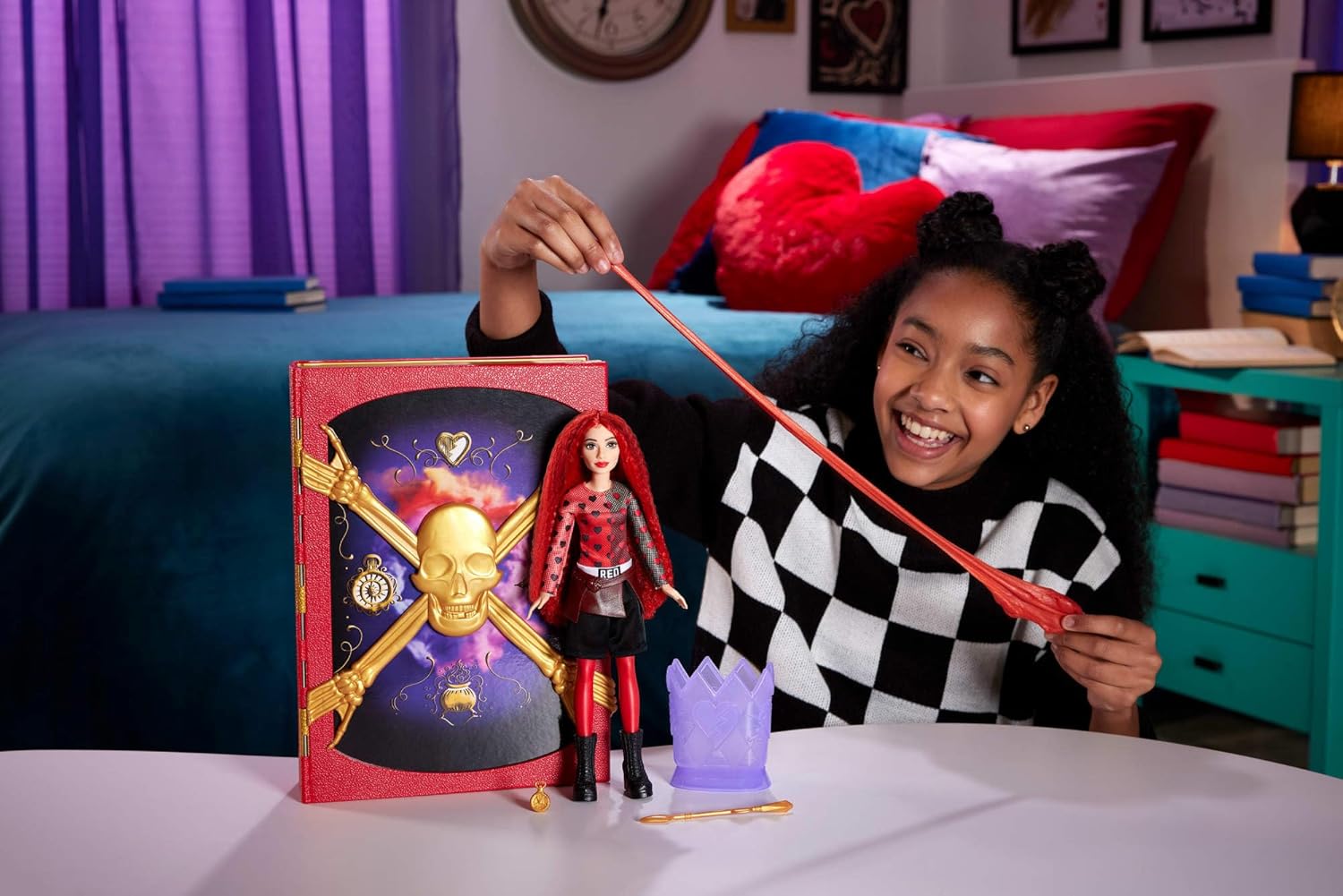 Mattel Disney Descendants: The Rise of Red Doll & Playset, The Sorcerer’s Cookbook with Red, Daughter of Queen of Hearts, Mix for Slime & Surprises