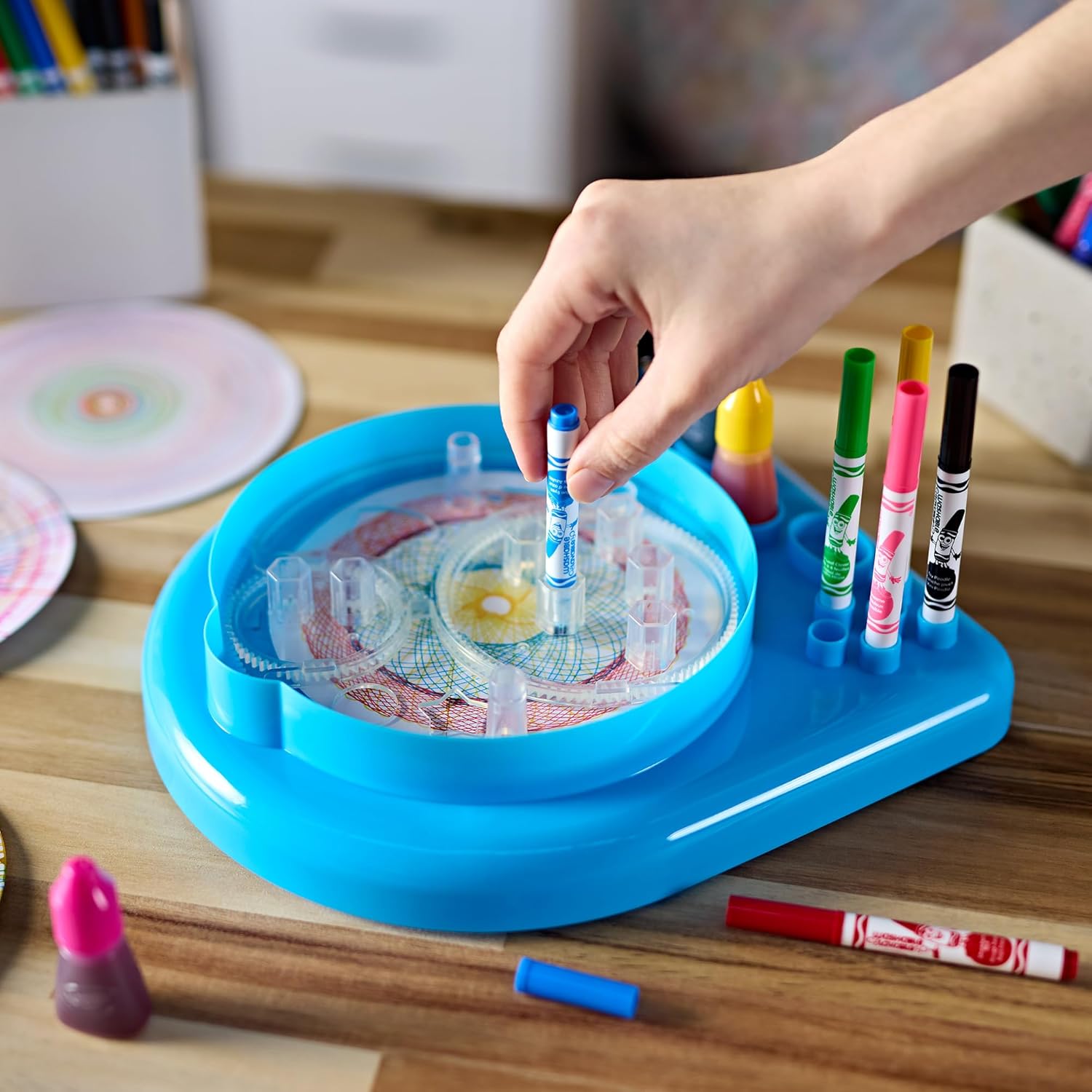 CRAYOLA Spin N Spiral Art Station | 2-in-1 Art Station with Storage | Create Spiro Art and Spin Inky Designs | Ages 6+