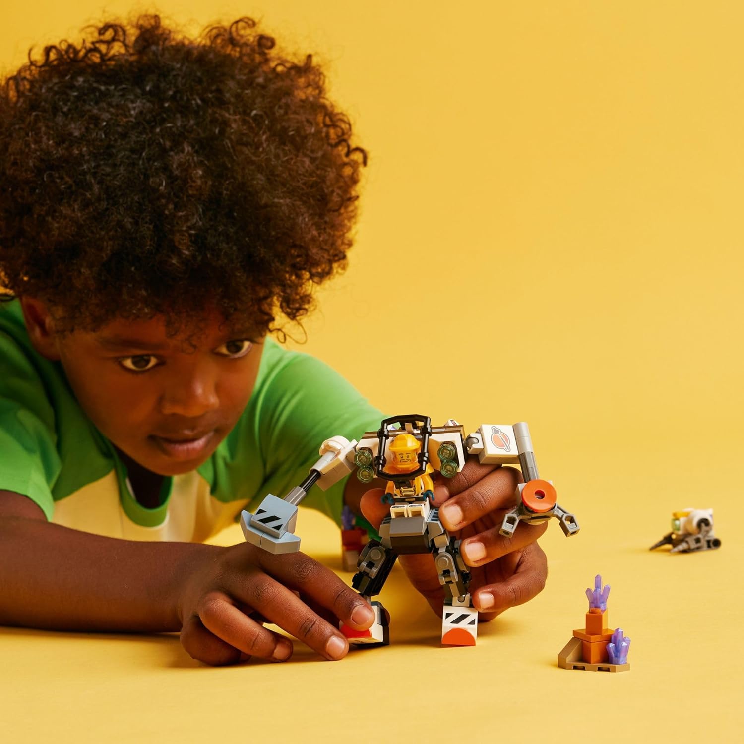 مجموعة بناء البدلة الميكانيكية لبناء مدينة الفضاء من ليجو 60428، لعبة فضاء ممتعة للأطفال من سن 6 سنوات فما فوق، فكرة هدية فضائية للأولاد والبنات الذين يحبون اللعب الخيالي، تتضمن شخصية طيار صغيرة ولعبة روبوت.