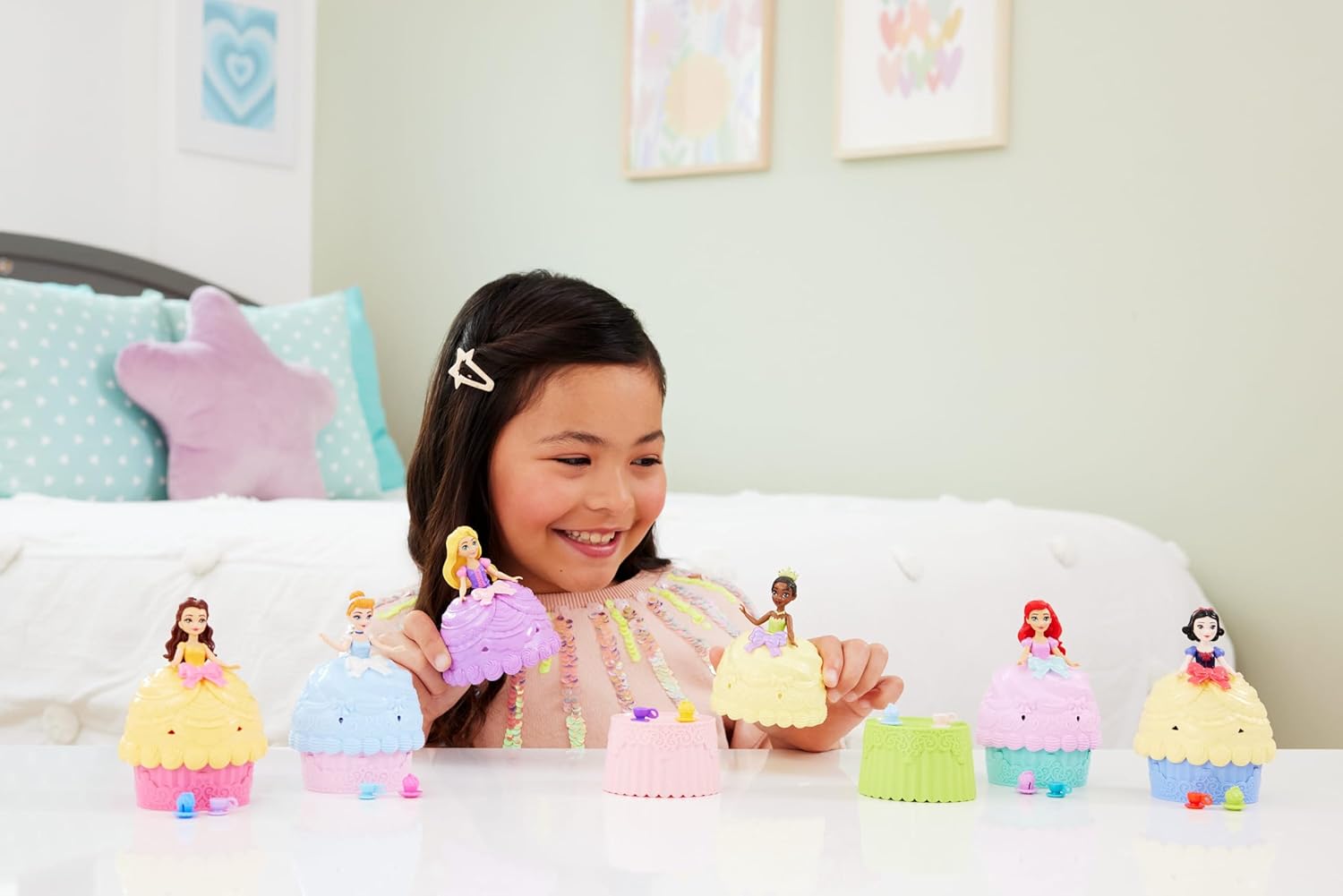Mattel Disney Princess Toys, Small Doll Cupcake Reveal with 5 Surprises Including Doll & 2 Tea Party Accessories, Inspired by Movies (Dolls May Vary)