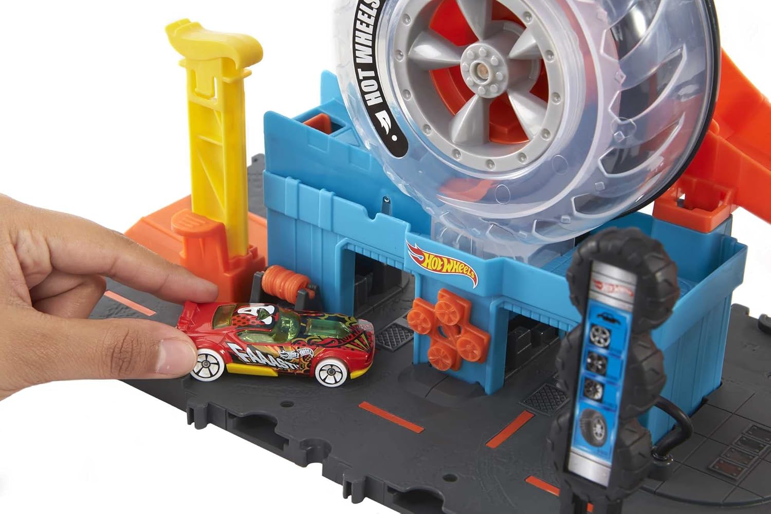 Hot Wheels Toy Car Track Set City Super Twist Tire Shop with 1:64 Scale Car, Single or Multi-Car Play