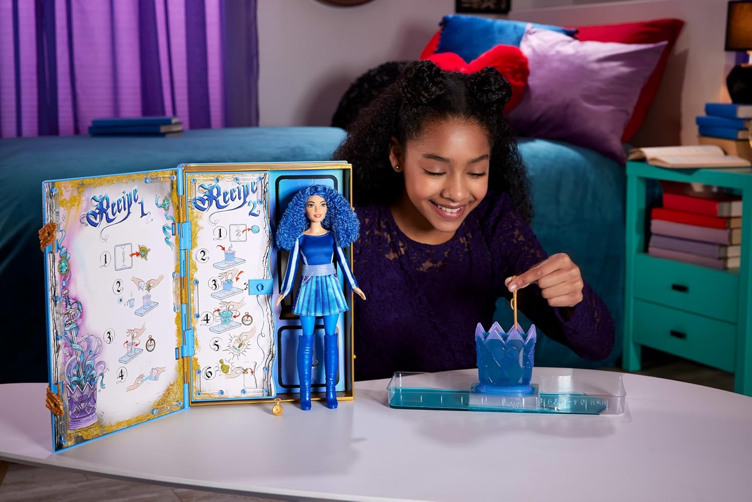 Mattel Disney Descendants: The Rise of Red Doll & Playset, The Sorcerer’s Cookbook with Princess Chloe Charming, Daughter of Cinderella, Mix for Surprise