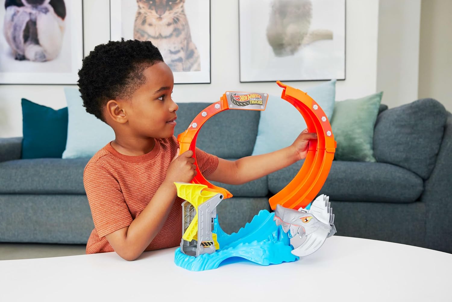 Hot Wheels Toy Monster Trucks Track Set, Corkscrew Shark Smash Playset & 1:64 Scale Mega-Wrex Vehicle, Launch through Loop to Defeat Nemesis