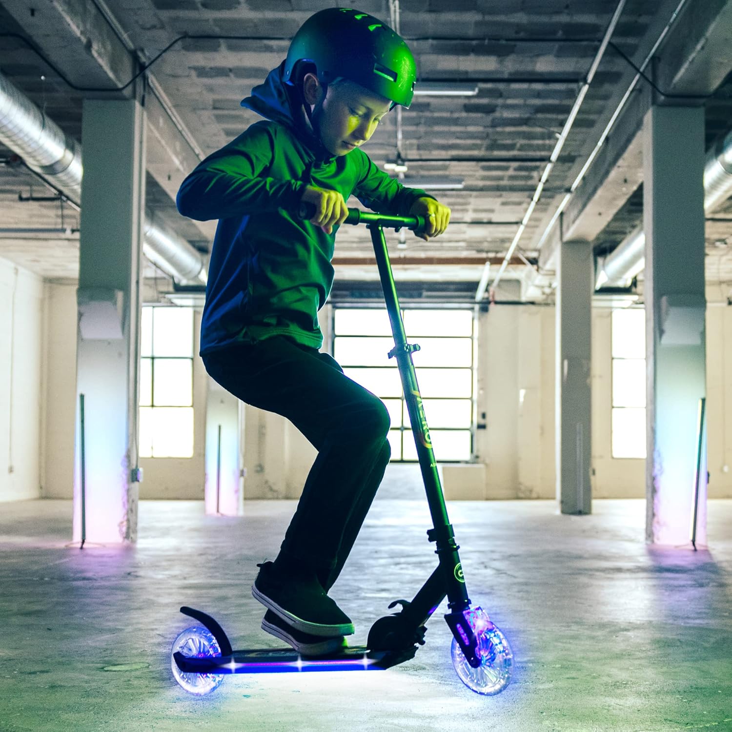 AERO C3 Two Wheels Scooter with dynamic lights wheels and an Aero deck - Black