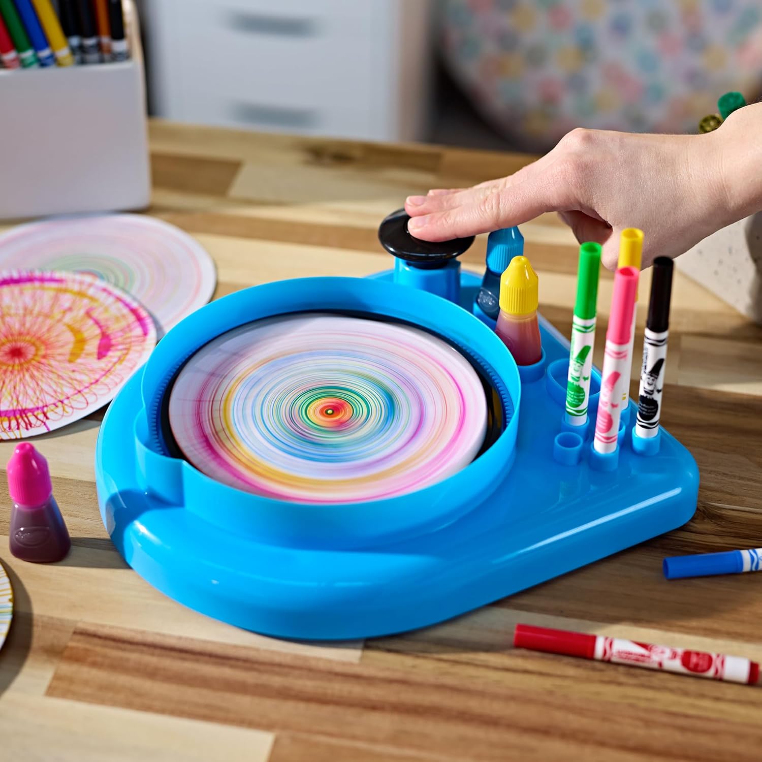 CRAYOLA Spin N Spiral Art Station | 2-in-1 Art Station with Storage | Create Spiro Art and Spin Inky Designs | Ages 6+