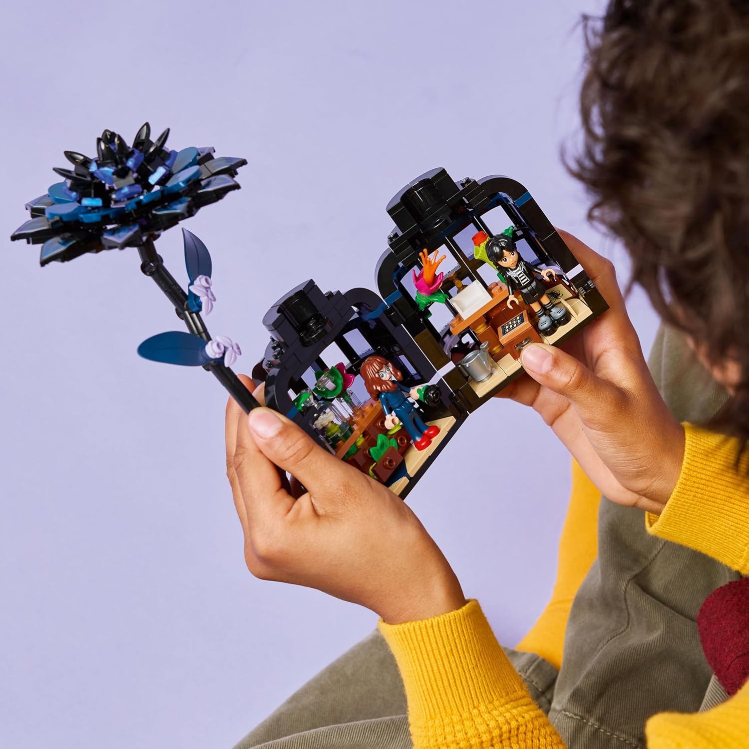 ليجو 76784 لعبة بناء زهرة الداليا السوداء من الأربعاء - مجموعة ألعاب تظاهرية للبنات والأولاد، من عمر 9 سنوات فما فوق 