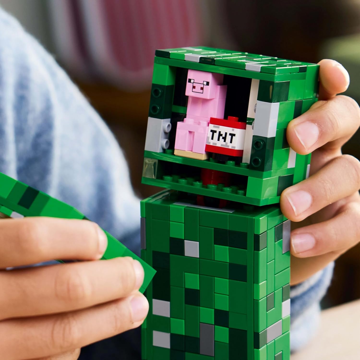 LEGO 21276 Minecraft The Creeper Toy - Posable Mob Figure incl. a Hidden Compartment with a Pig & TNT Element