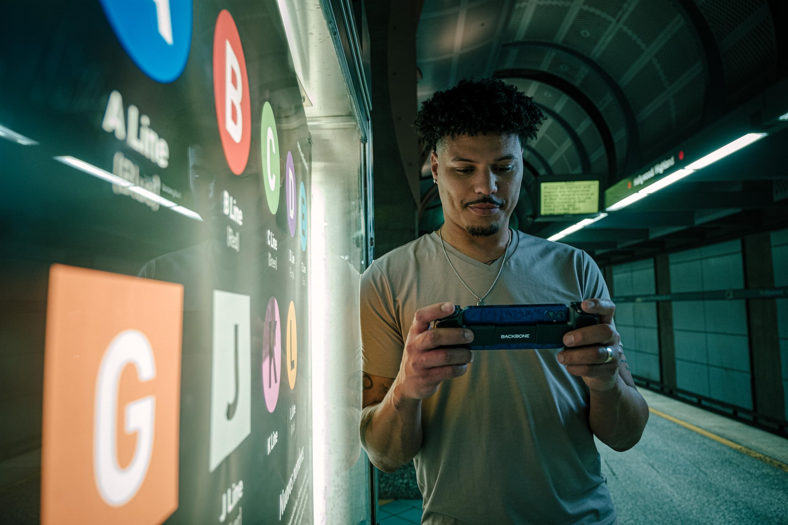 BACKBONE One Mobile Gaming Controller for Android and iPhone 15/16 Series (USB-C) - 2nd Gen