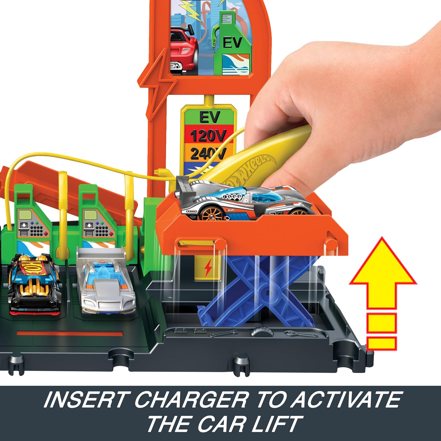 Hot Wheels City Track Set, Super Recharge Fuel Station Playset with EV Chargers & 1:64 Scale Toy Car