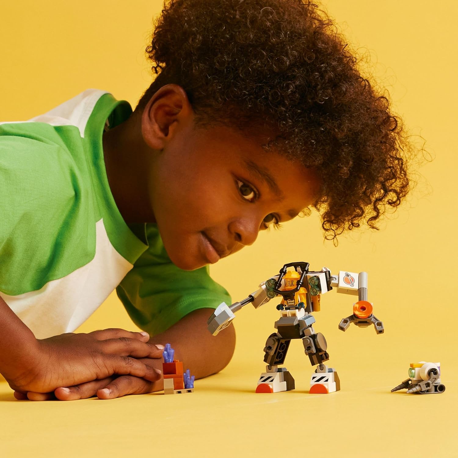 مجموعة بناء البدلة الميكانيكية لبناء مدينة الفضاء من ليجو 60428، لعبة فضاء ممتعة للأطفال من سن 6 سنوات فما فوق، فكرة هدية فضائية للأولاد والبنات الذين يحبون اللعب الخيالي، تتضمن شخصية طيار صغيرة ولعبة روبوت.
