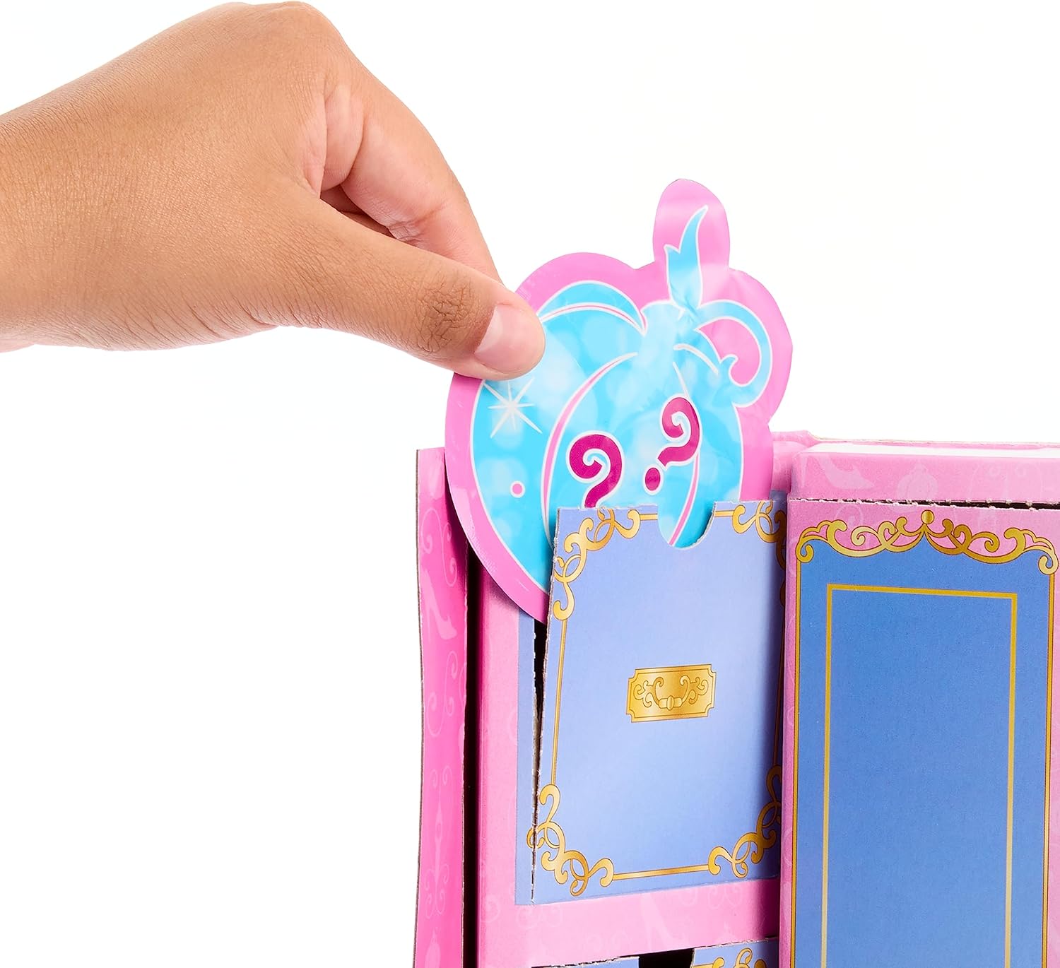 دمية أزياء أميرة ديزني سندريلا من ماتيل وصديقتها الغامضة مع ١٢ قطعة أزياء وإكسسوارات مفاجئة، لعبة فك الصندوق 