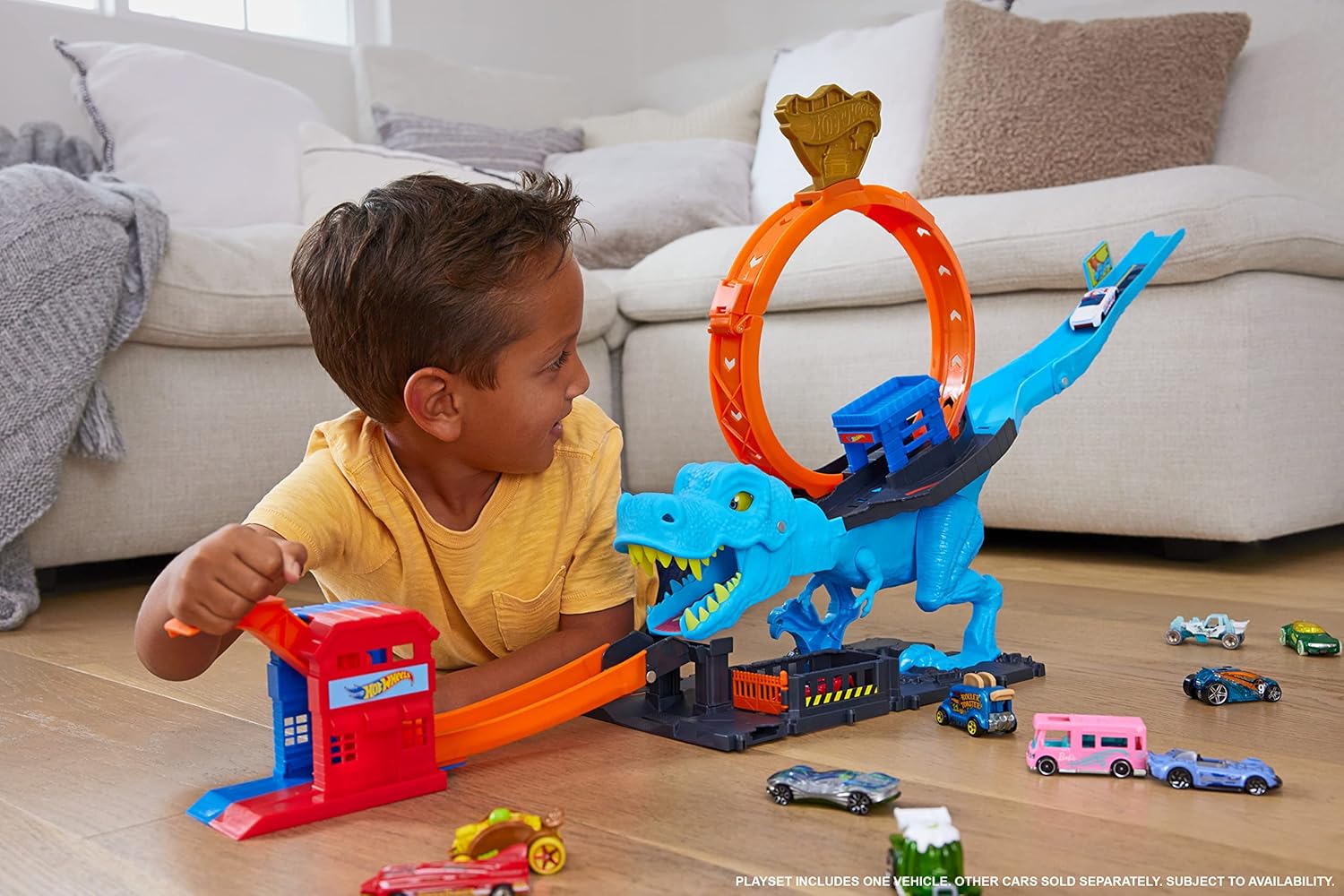 Hot Wheels City Track Set with 1 Toy Car, Race Through A Giant Loop to Defeat A Big Dinosaur, T-Rex Loop Stunt and Race Playset