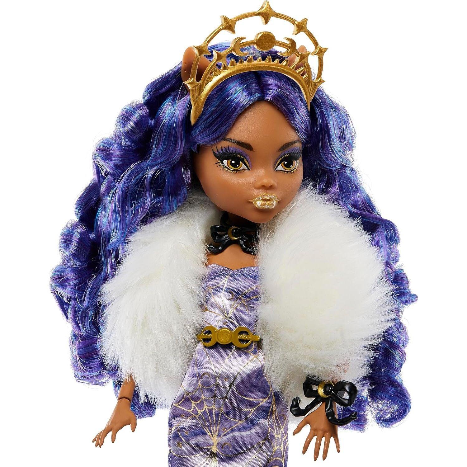 دمية Monster High، Clawdeen Wolf Howliday القابلة للتجميع في ثوب ICY Lavender مع أفعى فروي وإكسسوارات