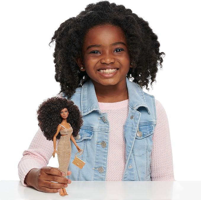 Naturalistas 11-inch Fashion Doll Dayna and Accessories, Dark Brown Hair, Brown Eyes, Pretend Play, Kids Toys for Ages 3 Up