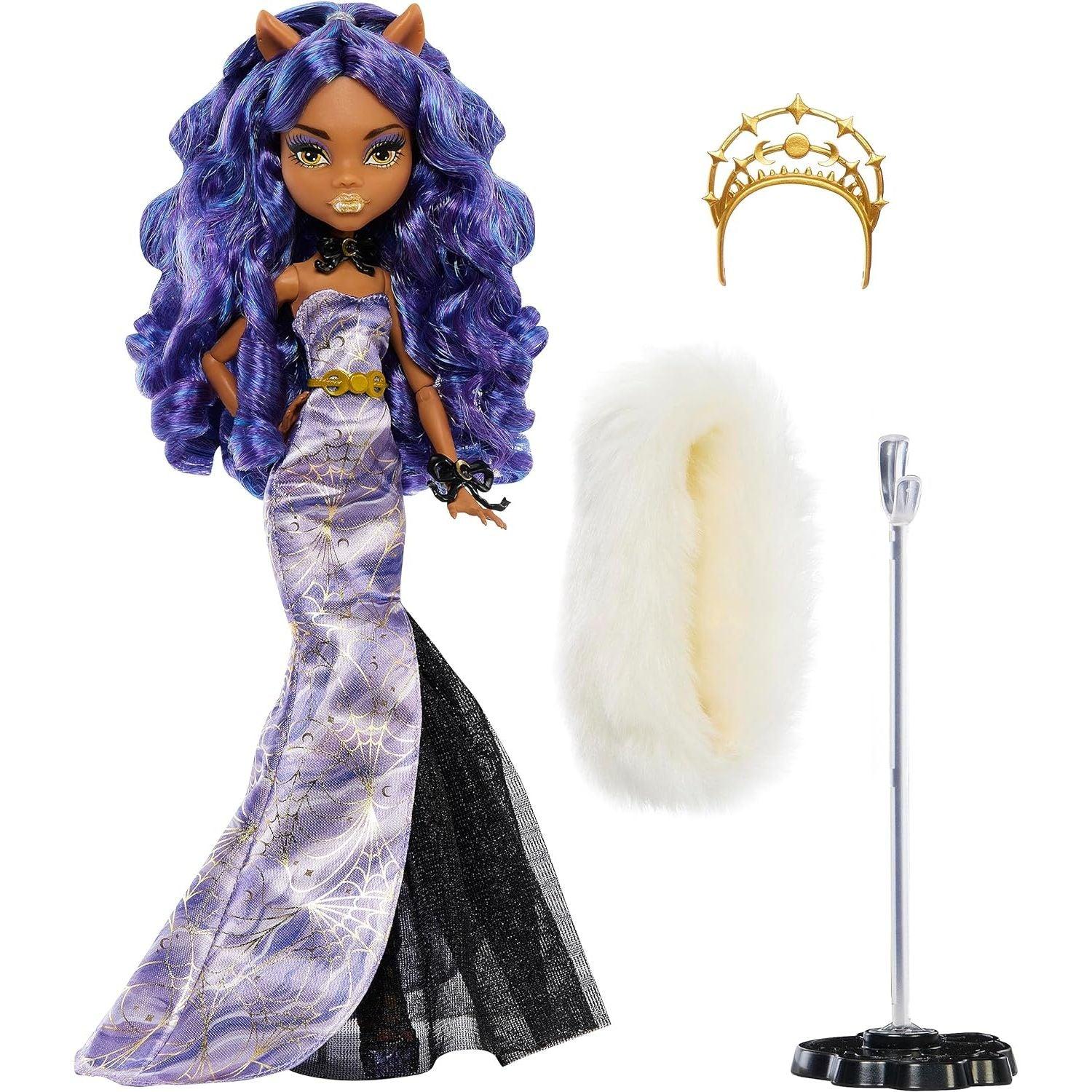 دمية Monster High، Clawdeen Wolf Howliday القابلة للتجميع في ثوب ICY Lavender مع أفعى فروي وإكسسوارات