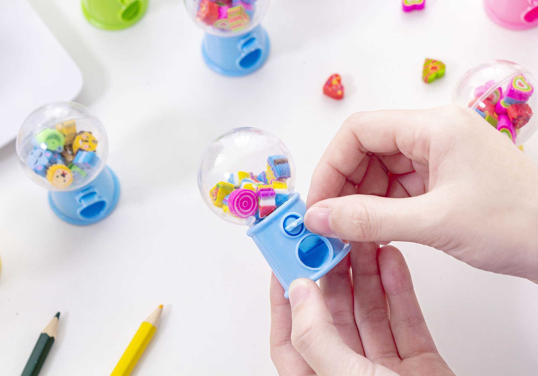 مجموعة واحدة من ممحاة مطاطية لطيفة من Kawaii Creative Gashapon Pencil Cartoon للأطفال - قد يختلف اللون